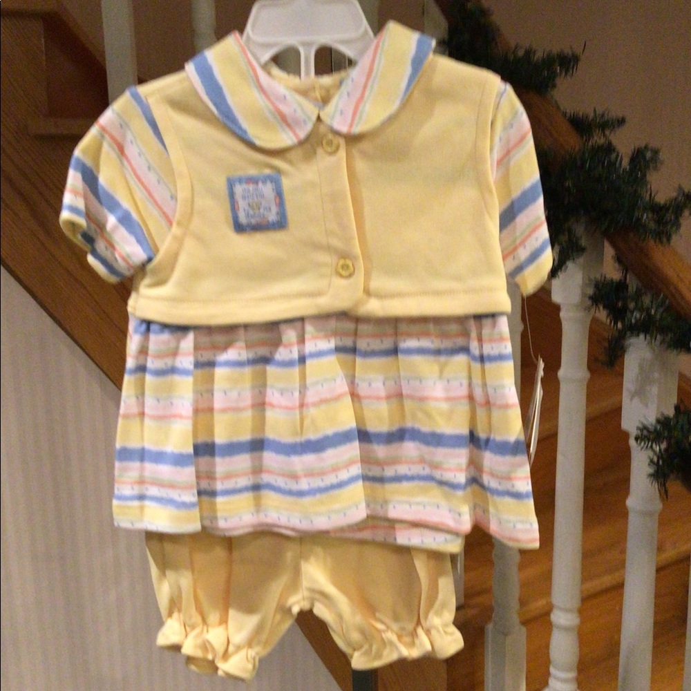 💕💕Host Pick💕💕🛍2 for $30🛍Baby girl 2 piece blummer outfit yellow & stripes